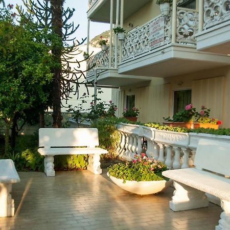 Ronzi Apartments Kamena Vourla Exterior photo
