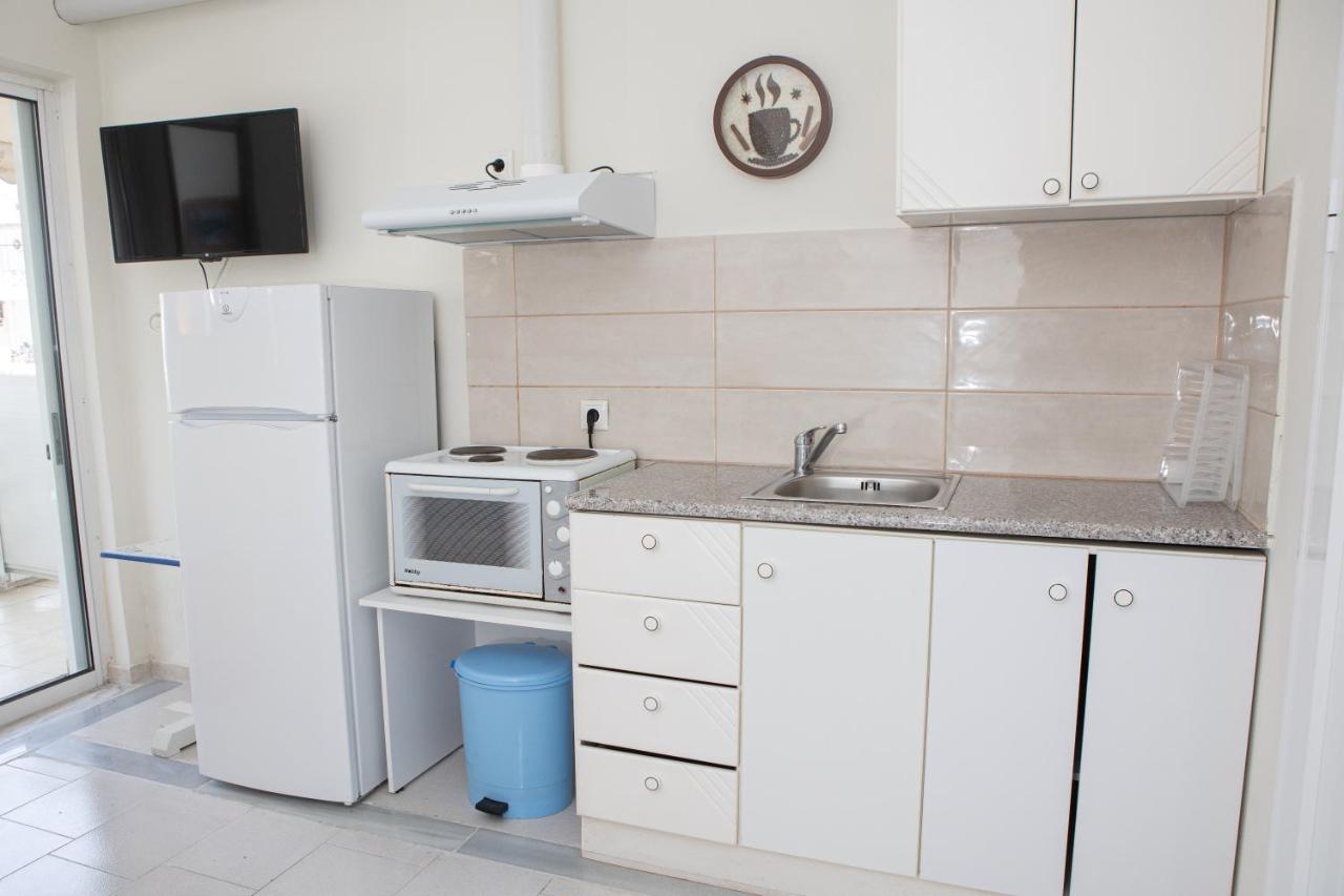 Ronzi Apartments Kamena Vourla Exterior photo
